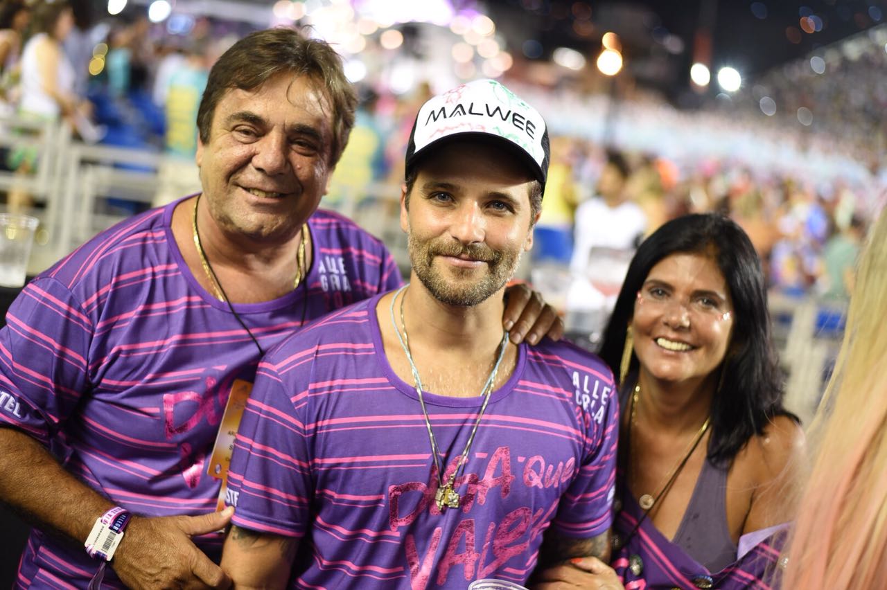 Bruno Gagliasso com a mãe Lucia e o padrasto Fernando