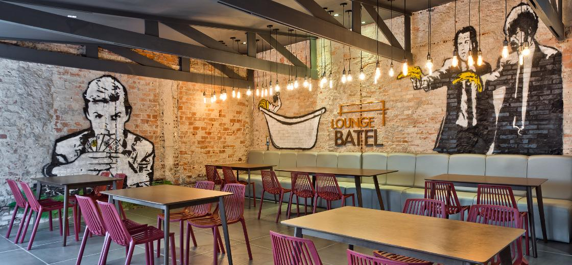 Lounge Batel: complexo de entretenimento reúne espaços de poker, bar, restaurantes, café e tabacaria