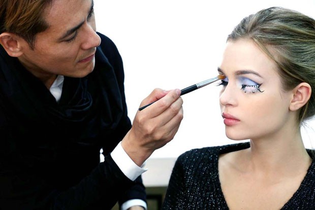 Shu Uemura lança linha de maquiagem inspirada na gata de Karl Lagerfeld
