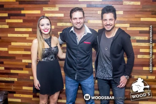 Fotos: Wood's Bar - Quarta 20.08 Show nacional com  Thaeme e Thiago