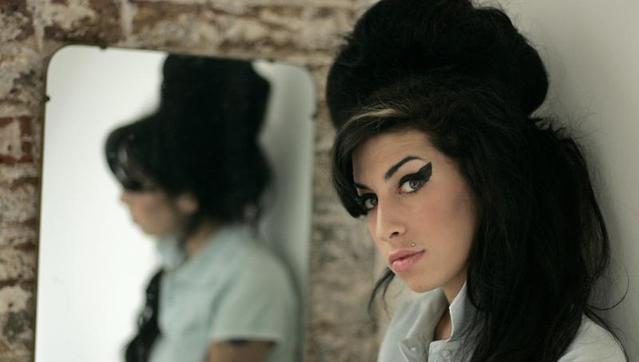 Amy Winehouse é homenageada em Londres
