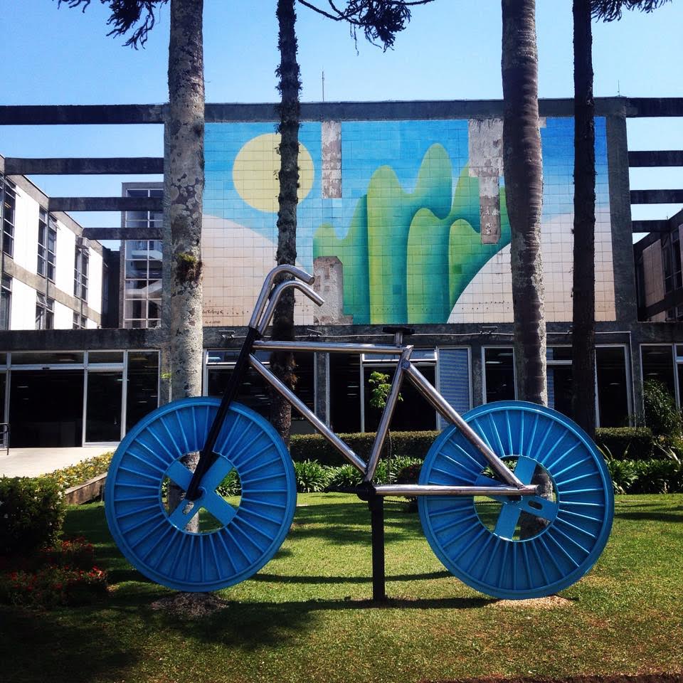 Bicicleta gigante na Bienal