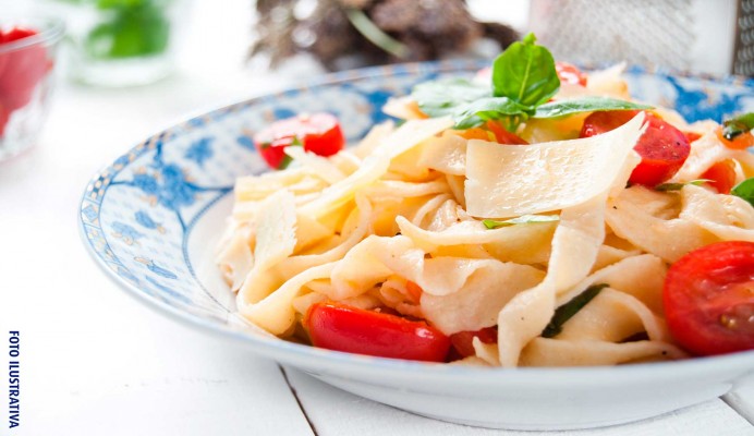 Fettuccine com Manjericão e Queijo Brie