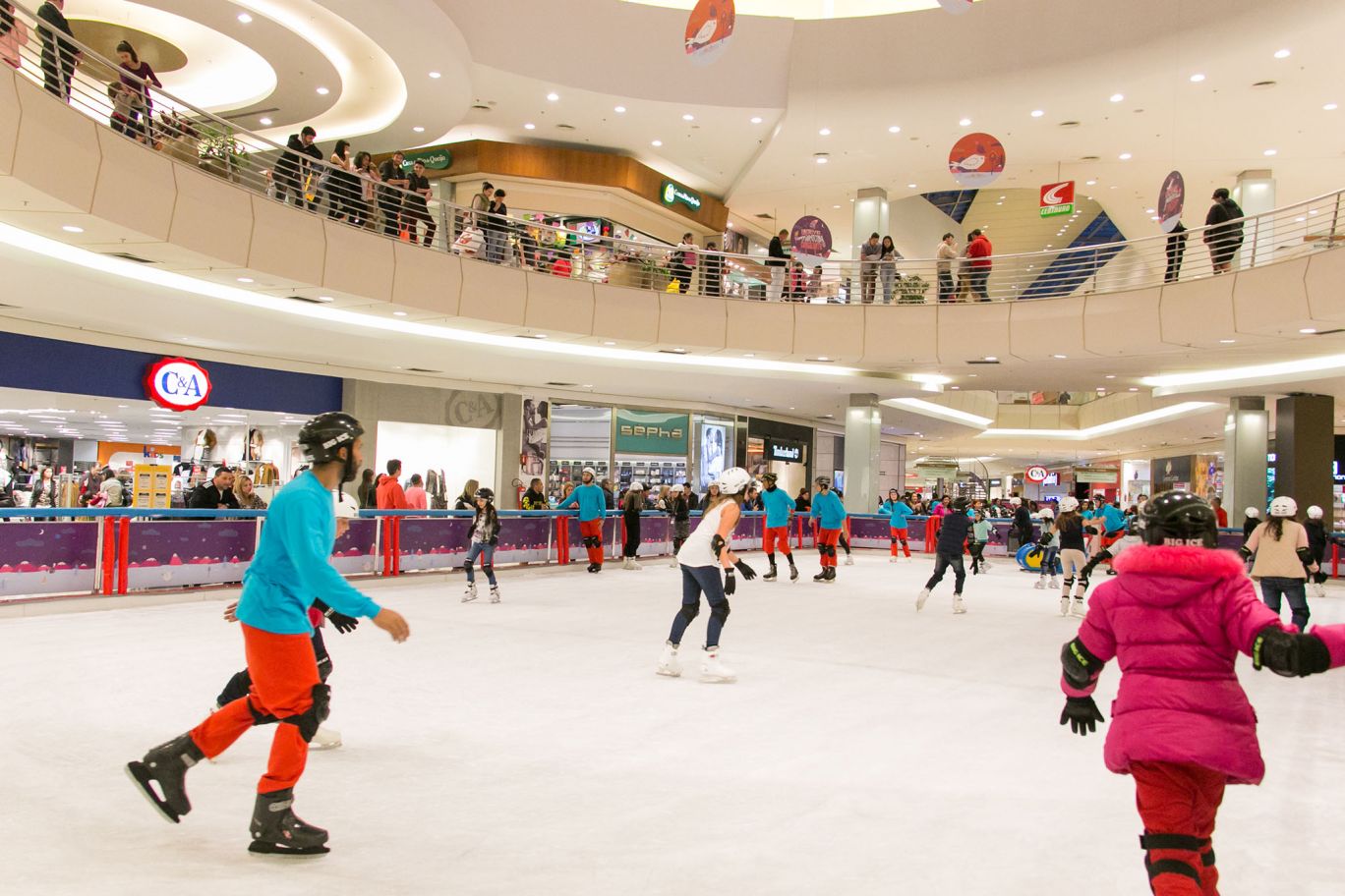 Pista de patinação no gelo no ParkShoppingBarigüi