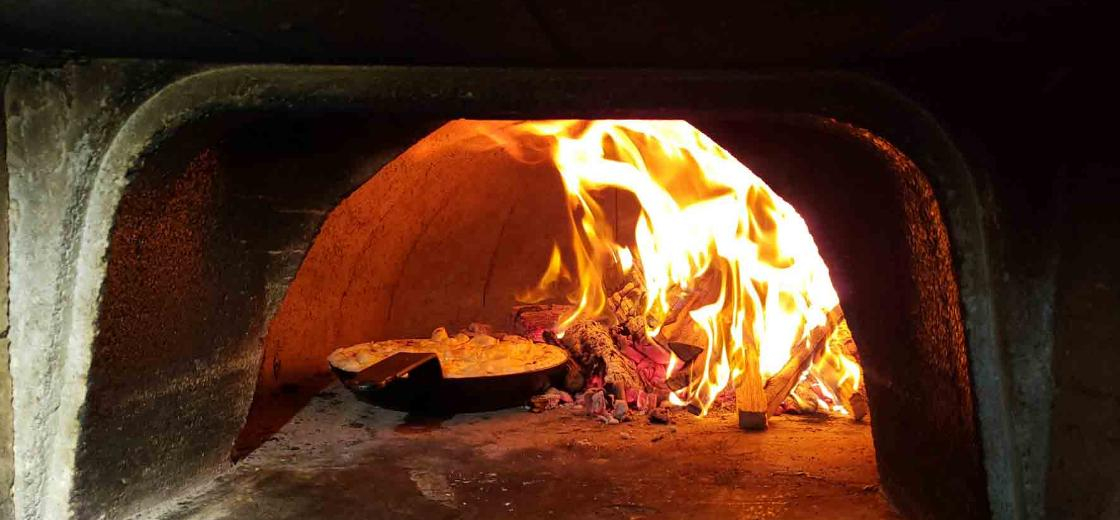 Restaurante de Curitiba lança menu todo feito no forno a lenha para o inverno