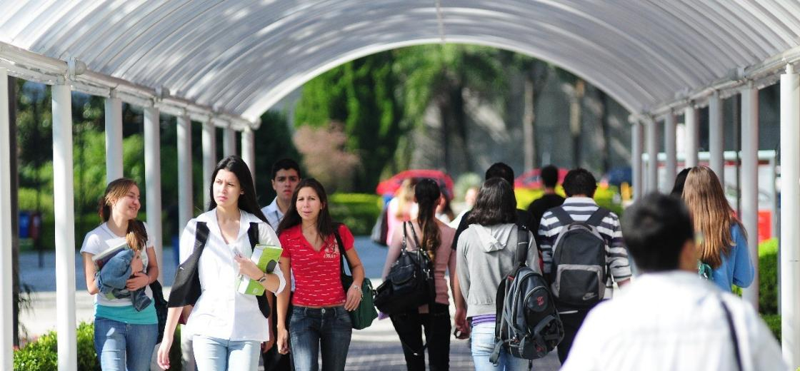 Um diploma internacional e um curso de graduação que cabe no seu bolso