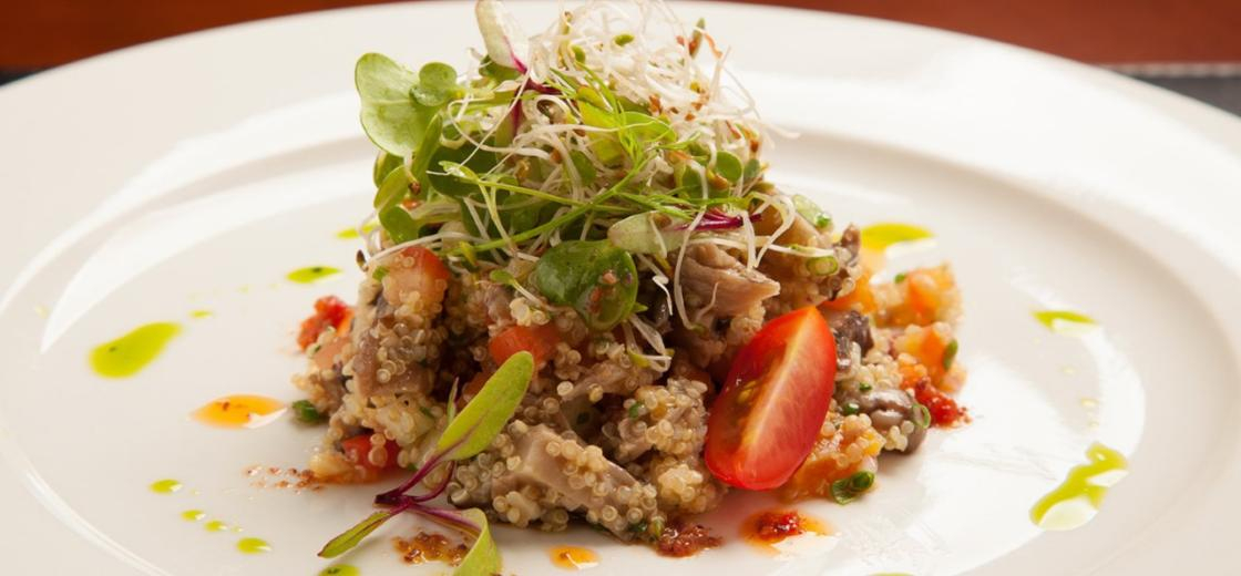 Receita: Salada de quinoa com legumes, uva passa e castanha de caju do La Varenne