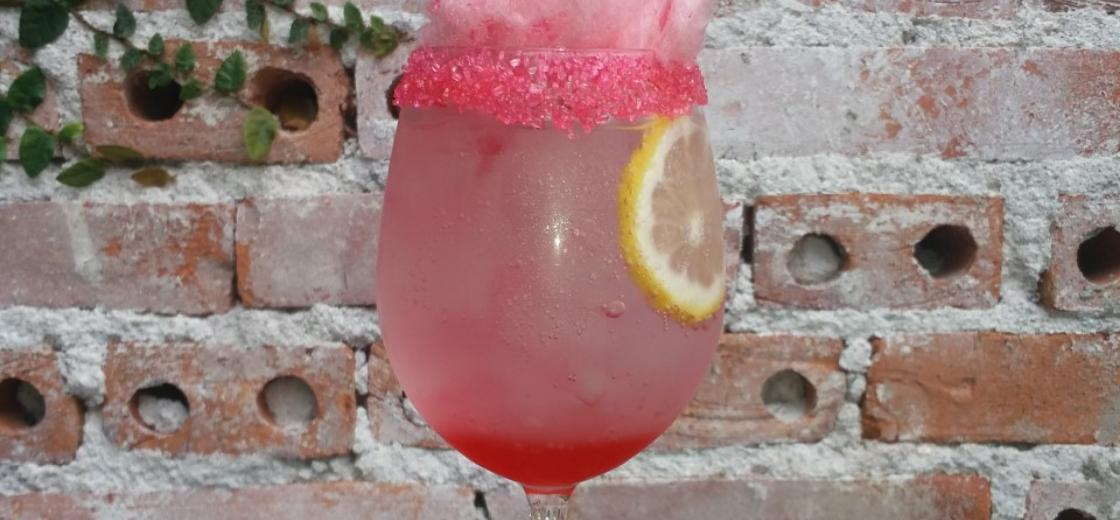 Cotton Candy: drink rosa com renda revertida