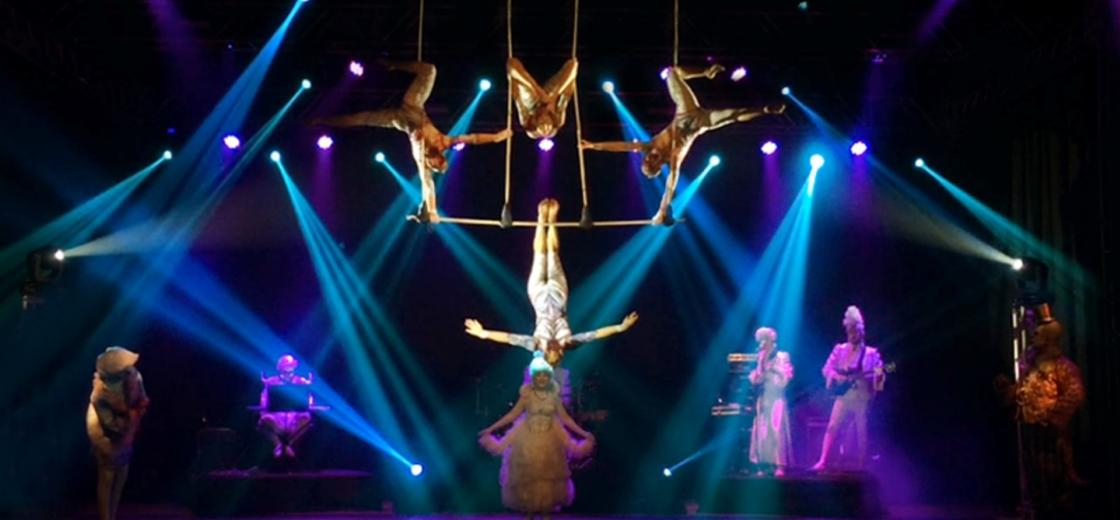 Apresentação em Curitiba une arte circense e efeitos especiais no maior estilo Cirque de Soleil