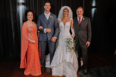 Os pais da noiva Rosana e Dionisio Serena com os noivos