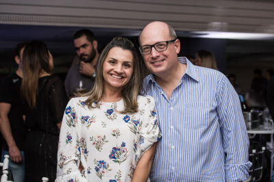 O diretor financeiro do Clube Curitibano, James Portugal, com a esposa Ana Portugal