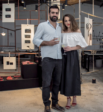 Os designers Alberth Diego e Aline Volpato, do DSGN Selo Light Lab