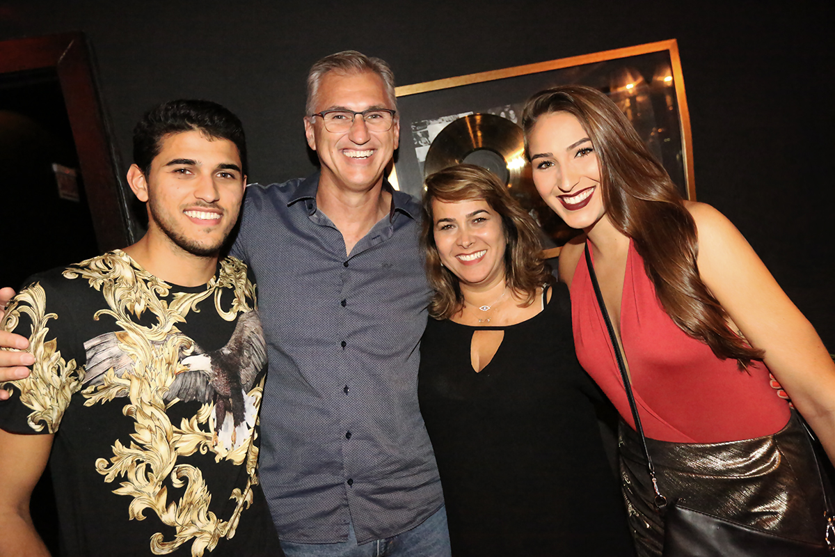 Pedro Henrique, Paulão (Volei), Claudia e Pietra Jukoski - foto Angelo Santos