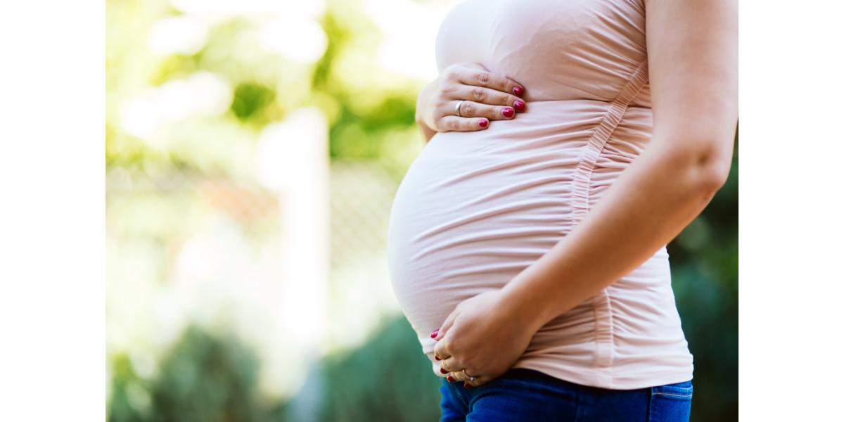 Médico alerta sobre riscos relacionados à gravidez após 40 anos