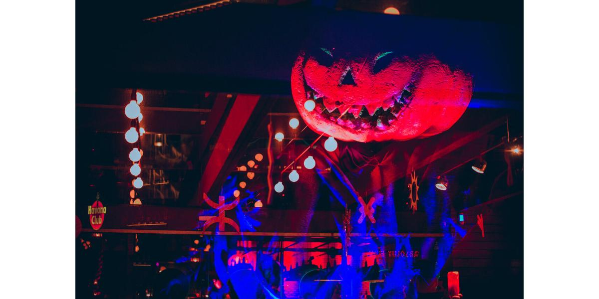 Halloween do +55 volta em 2025 com o tema “FAIRYTALES” e show de HITMAKER