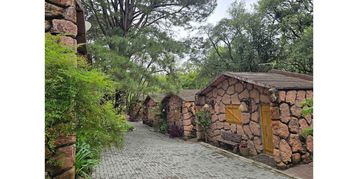 Refúgio natural com hospedagem completa é pedida para aproveitar o verão em família