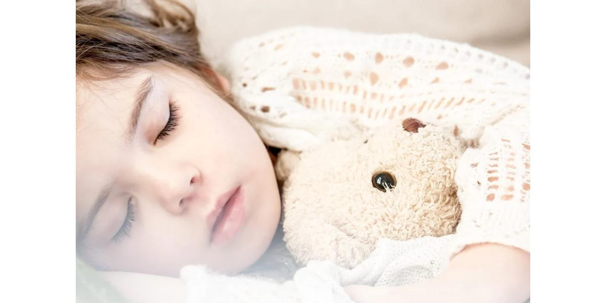 Óleos essenciais para ajudar no sono de bebês, crianças e adultos