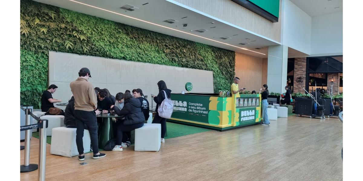 Troca de figurinhas movimenta ParkShoppingBarigüi